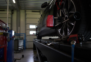 Мощностные стенды: Как выбрать лучшее оборудование для вашего автосервиса